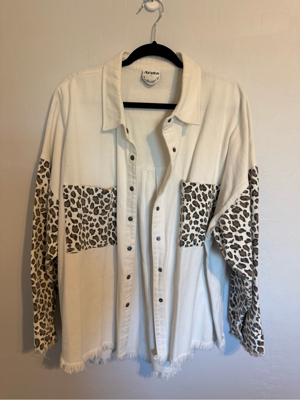 ARULA Cream Collar Button-Up Shirt